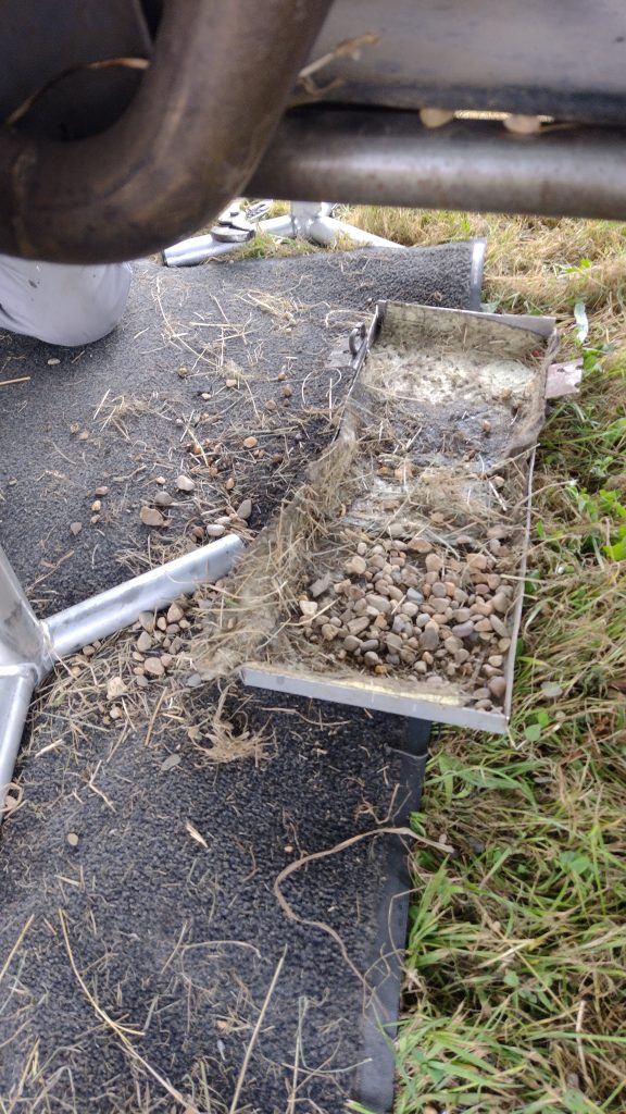Gravelly oil sump